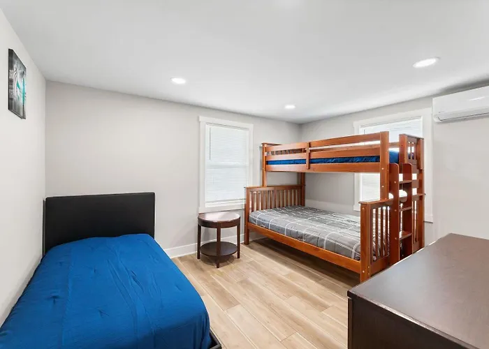 213a Philadelphia Ave Apartment *