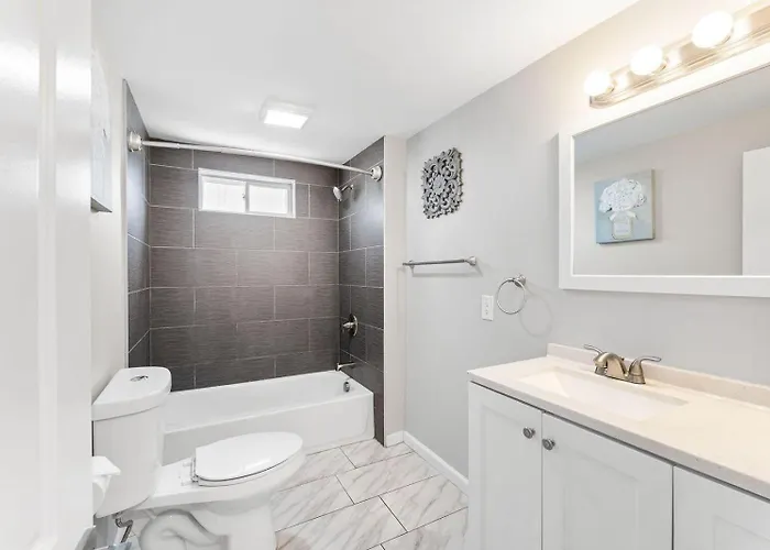 213a Philadelphia Ave Apartment *