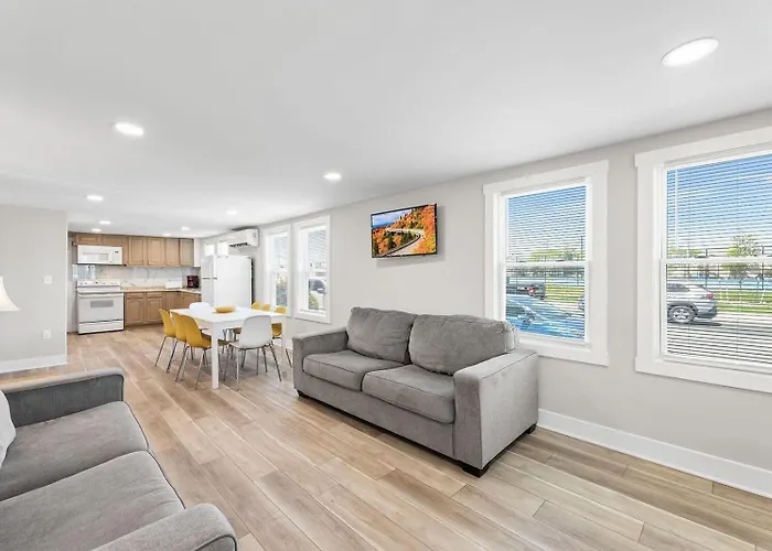 Apartment 213a Philadelphia Ave *